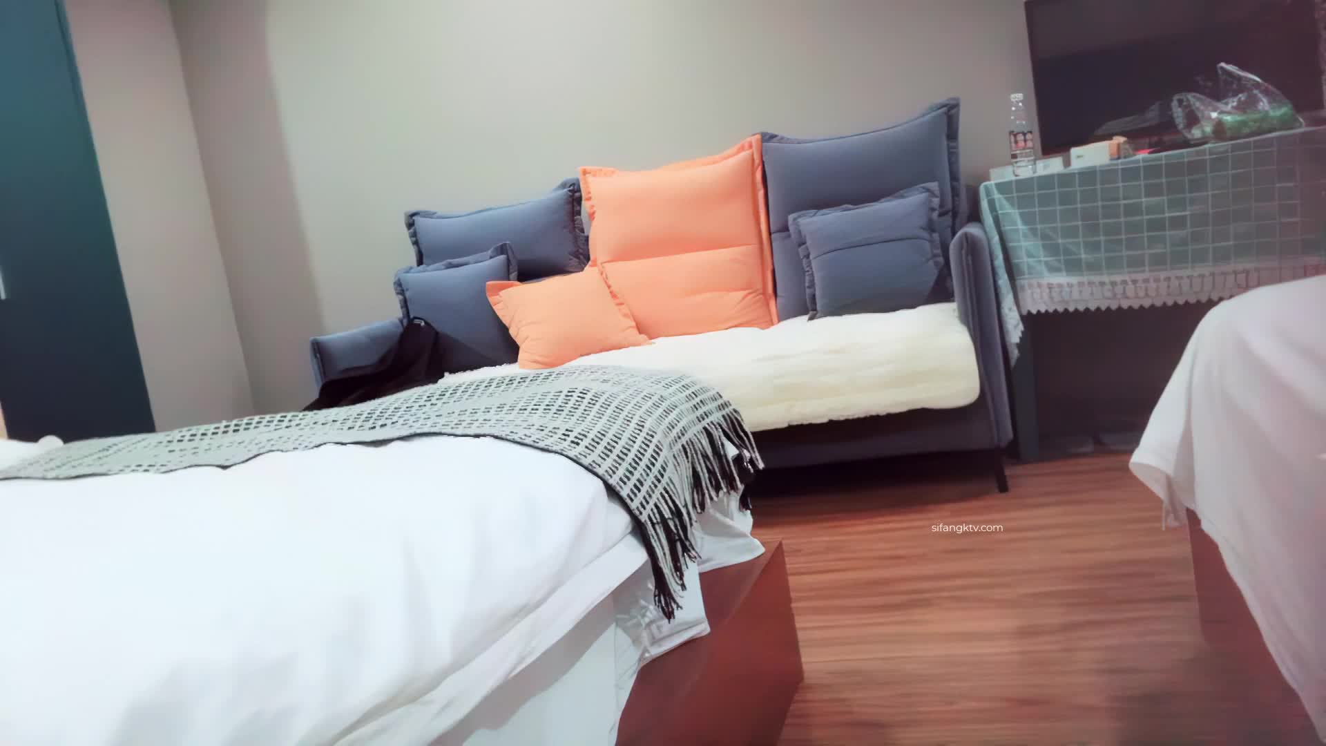 1 (3)