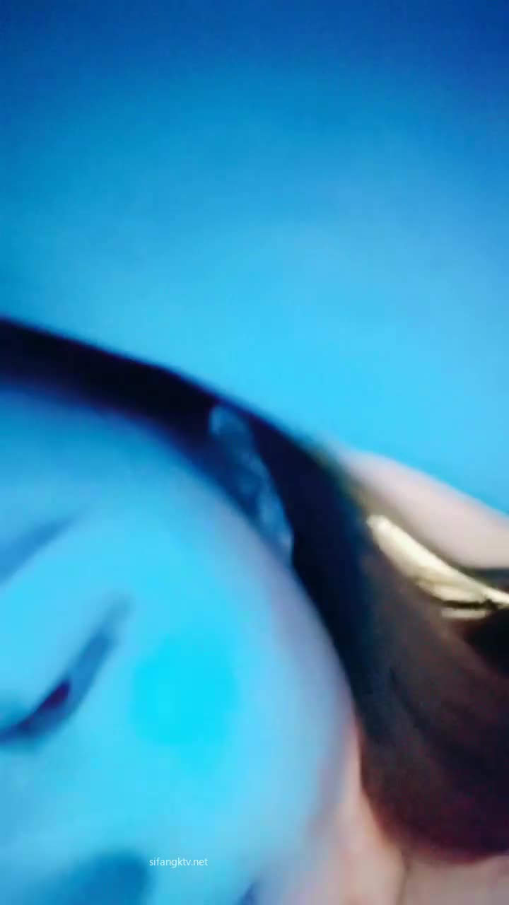 1 (32)