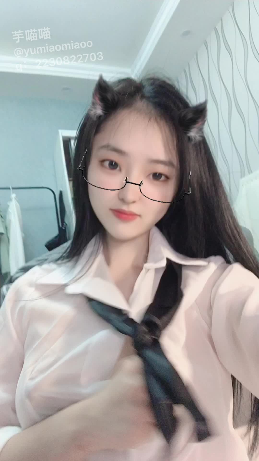  (32)