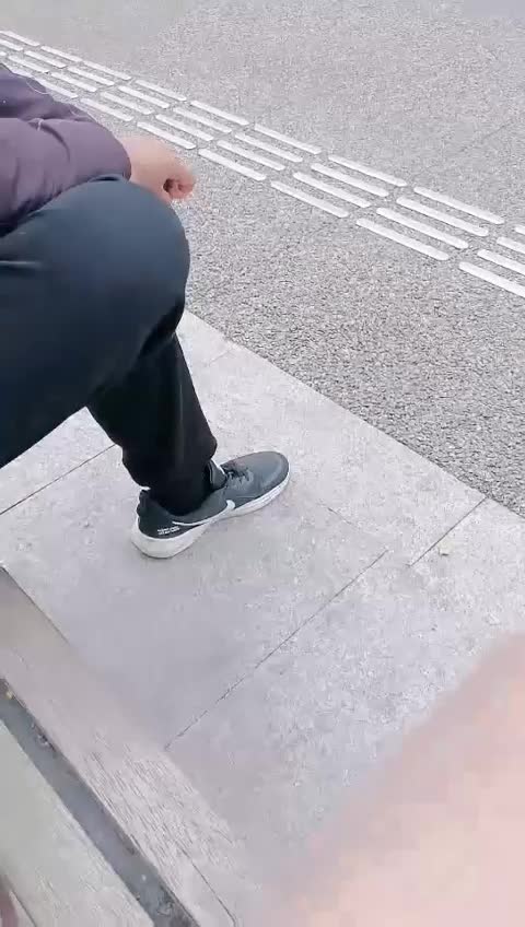  (9)