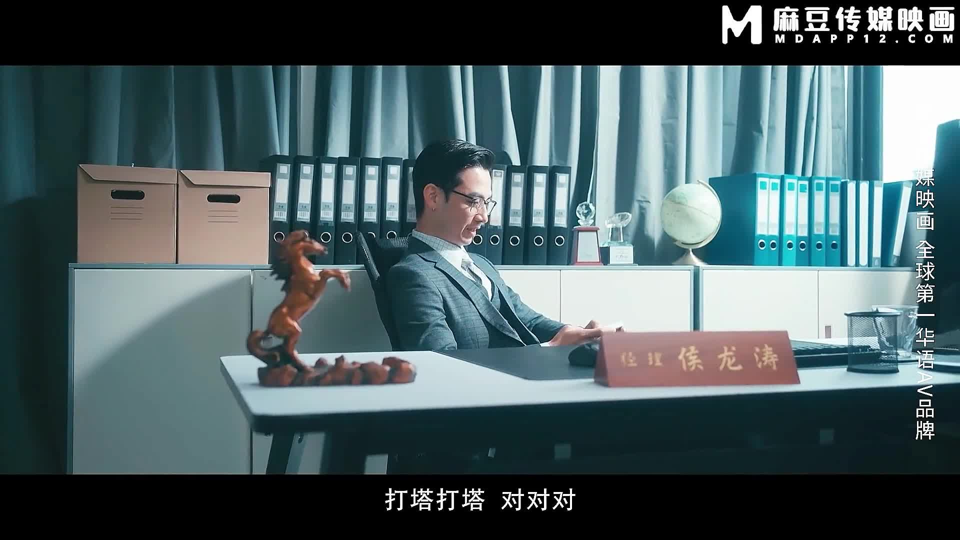 www.98T.la@【麻豆传媒MDSR-0004-2】优娜・李蓉蓉【金麟岂是池中物・下集・峰回路转调教女同】高清1080P原版首发【MDSR-0004-2】