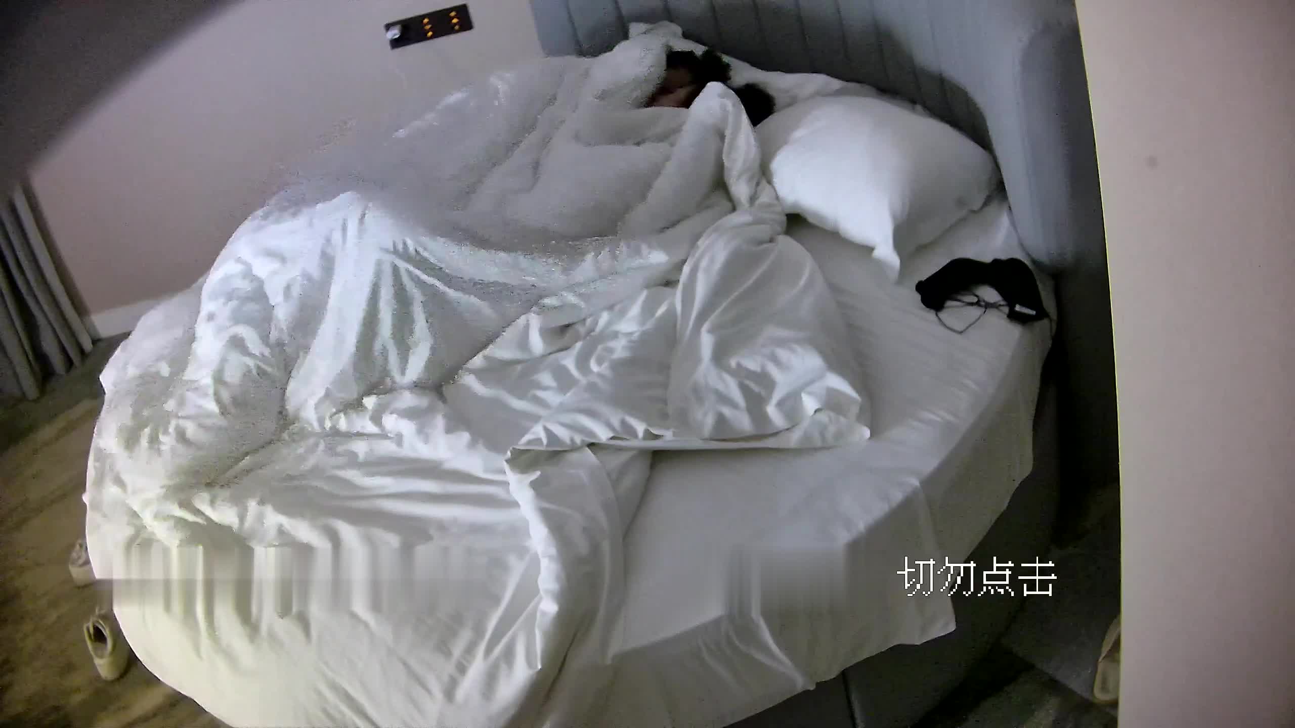 www.98T.la@10月-1✅20241031✅神仙颜值穿小黑袜的女孩被霍霍了TL-IPC14CH_EC-A6_20241031_23.01.51.102