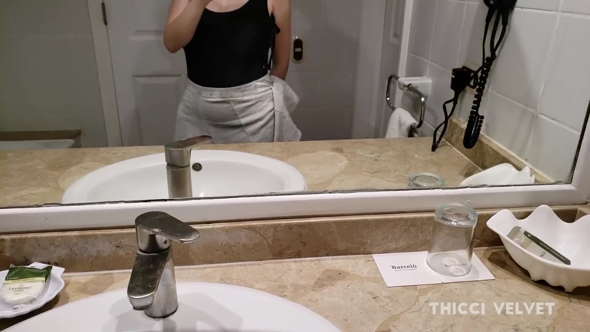 2048.hk@126TouchingmyselfinaHotelBathroomaftergoingtothePool_ThicciVelvet_1080p