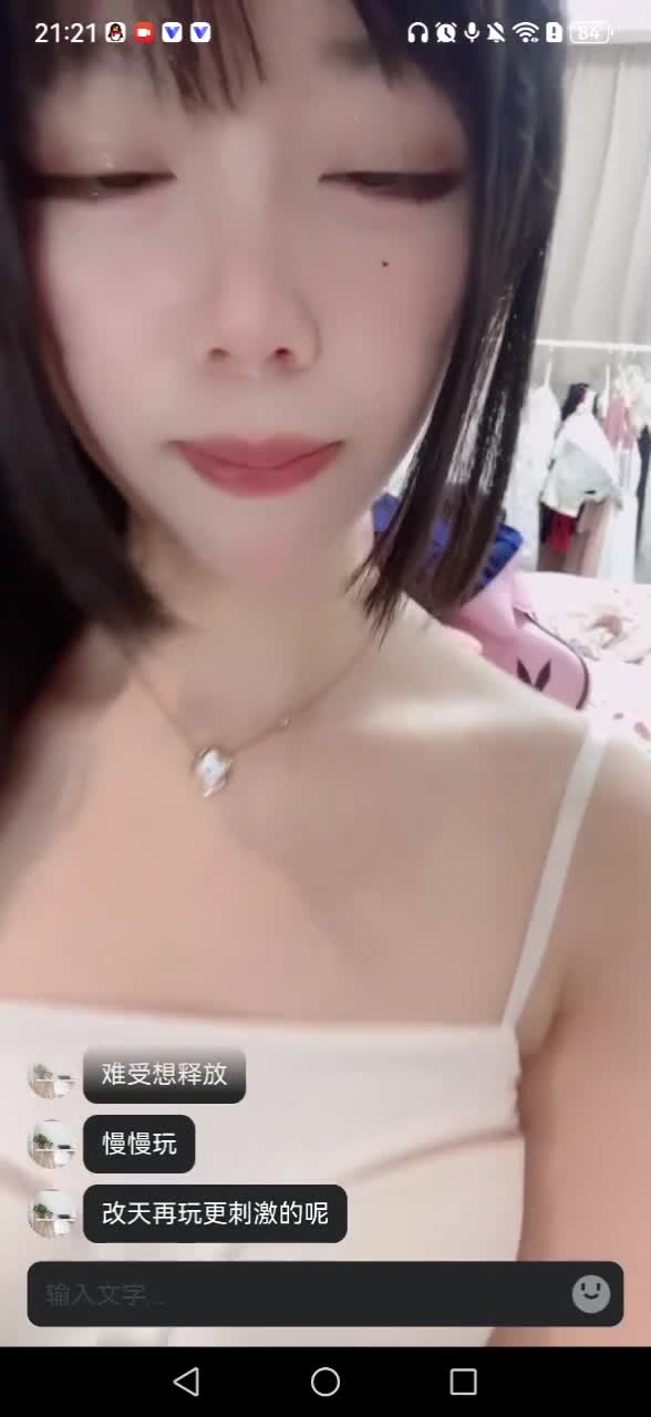 视频一对一 主播勾引 盯射1V1 御姐高颜值  魅力四射的高颜值御姐开启一对一视频互动，被温柔调教后，对着镜头诱人摇曳身姿，展现观音坐莲的迷人蠕动，后入视角尽显内衣诱惑，最终倒计时为你带来极致释放的惊喜。点击下载同款APP 绝美母狗等你调教点击进入1V1母狗会员群