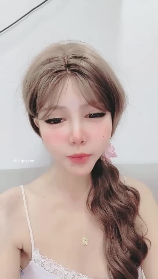 #巴纹 长得像混血的妹子下海大秀