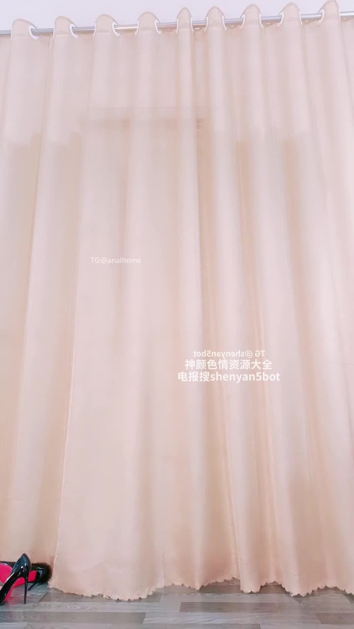 #老板娘 #小妹妹 #0点找我 #香香 #国产娇小女神，模特尤物，道具自娱，双穴同入