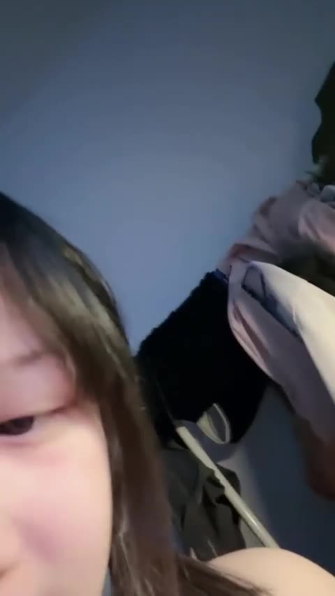 精神小妹 裸聊 母狗 调教 一对一 盯射极品身材精神小妹一对一视频裸聊，雪白肌肤完全呈现，圆润粉嫩的胸部完全暴露，双手不断揉捏挑逗乳尖，嘴里发出诱人娇喘，分开修长美腿尽情展示湿润骚穴，热情邀请你深入探索，带来极致刺激的快感体验。点击下载同款APP 绝美母狗等你调教 点击进入1V1母狗会员群