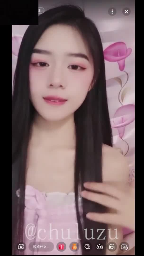 御姐 阿黑颜 一对一 调教 盯射  极品高颜值温柔御姐化身乖巧母狗，1V1视频私密调教开启。她甜甜叫老公，亲密为你服务，对着屏幕搔首弄姿跳骚舞浪叫勾引你，各种淫荡表情配合节奏，最后倒计时阿黑颜吐舌盯射高潮。点击下载同款APP 绝美母狗等你调教 点击进入1V1母狗会员群