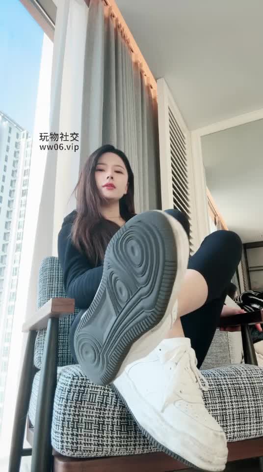 2048.hk@琪琪 红绿灯 瑜伽裤运动鞋棉袜 吸干净运动鞋里的香气 晨尿 全部尿你嘴里 人形马桶 2025-01-01
