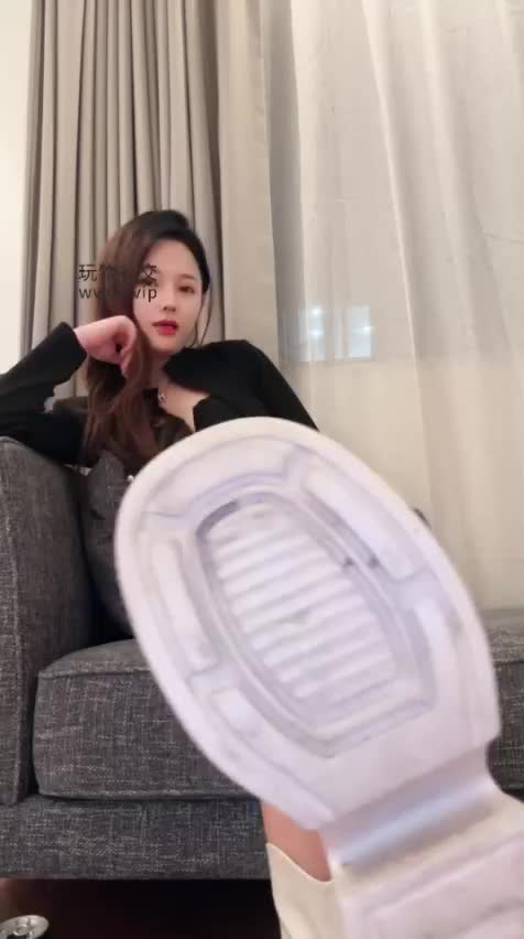 2048.hk@琪琪 红绿灯 原味白袜靴 穿了几天的重度原味羞辱 胯下视角踩脸 倒计时多次榨精 2024-11-25