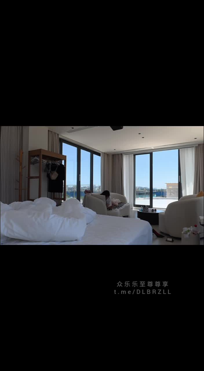 2048.vip-推特西安夫妻主，追求及时行乐的生活「Kiy夫妻」滴滴打车在车上口交，户外露出做爱，三亚酒店性爱，楼梯间后入打炮