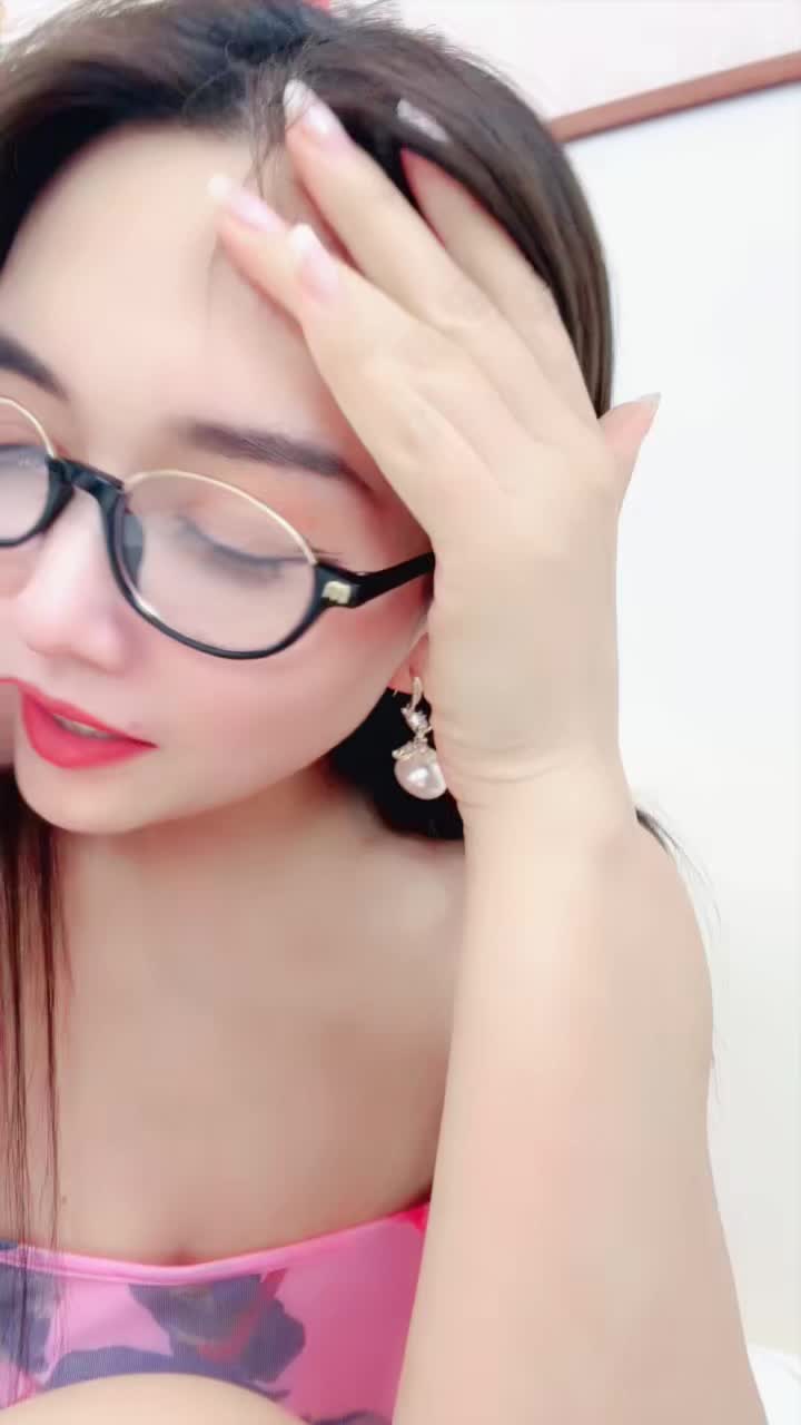 2048.vip-【疯狂两姐妹】姐妹双双娇柔玉体一个奶子超大一个坚挺 逼逼粉嫩 调教吃鸡种姿势无套啪啪操得哇哇叫高潮喷水