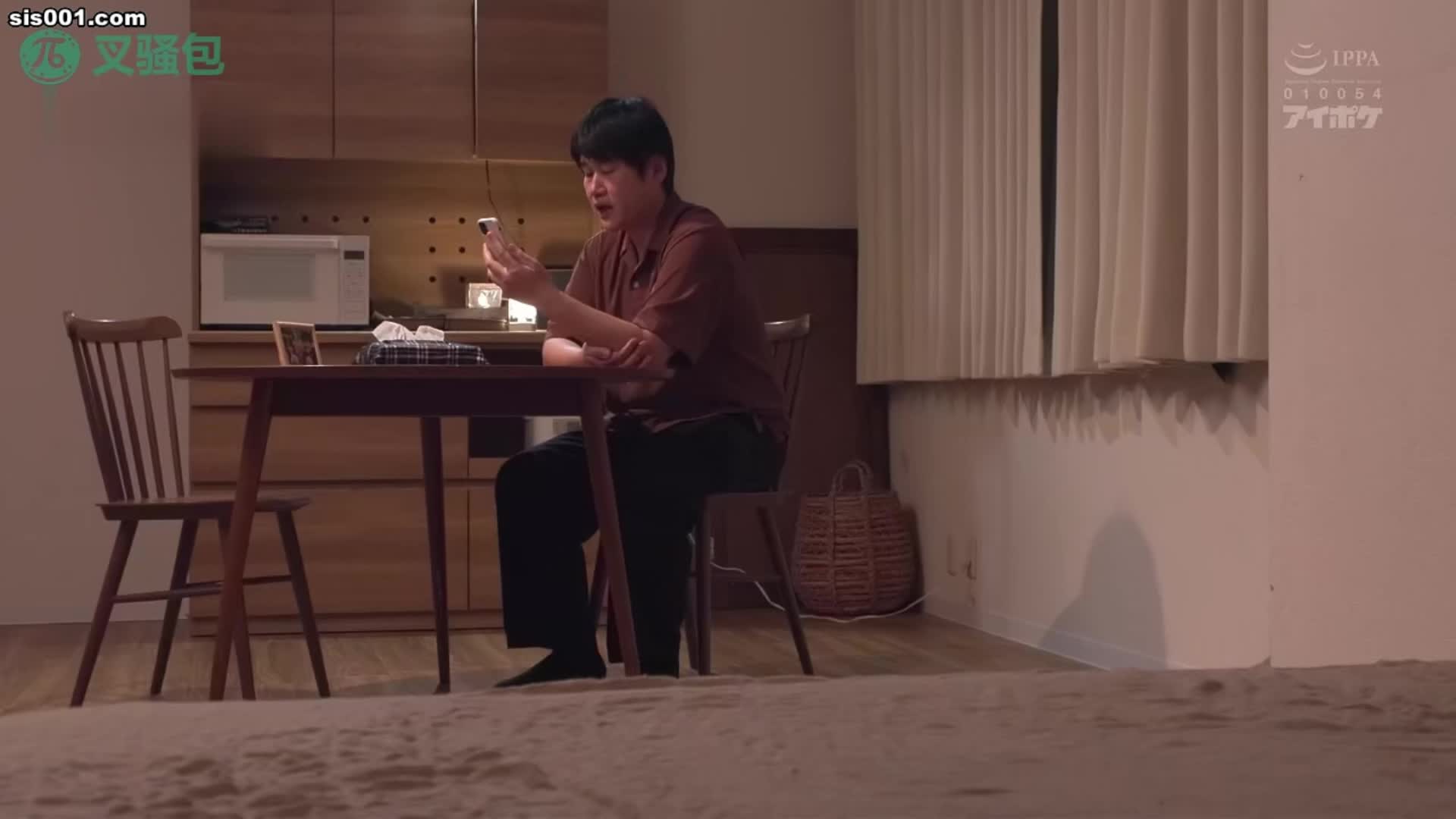 2048.vip-AV解说 叉骚包 林芽衣 同事设局把她骑，男友视频哭断气 IPZZ-860