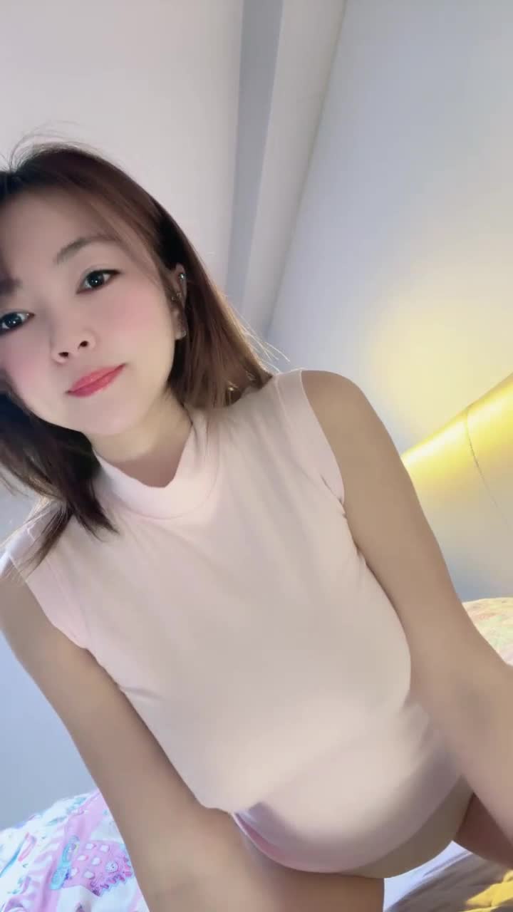 2048.vip-S级欧美系爆乳蜜臀女神【酥芙蕾】下海福利，掰开私密处特写~爽飞了