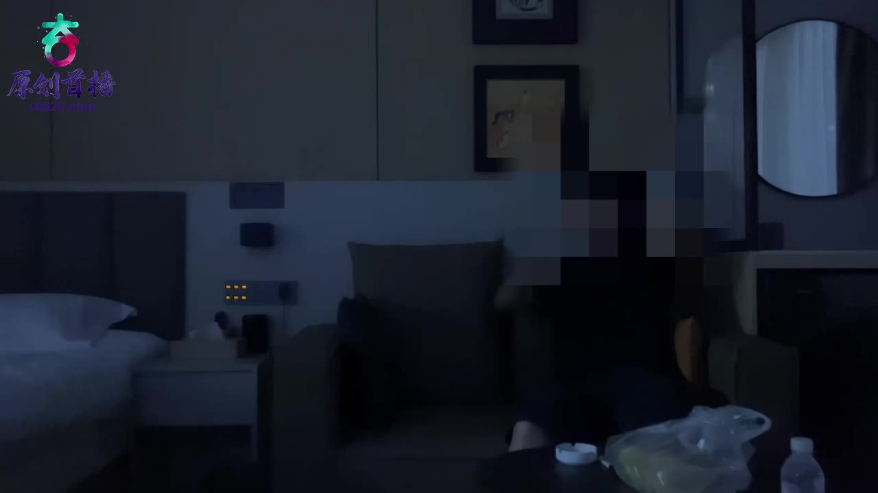 2048.vip-探花东哥 今天约的这个妹子颜值身材都可以，就是估计以前被偷拍过进房间就疑神疑鬼的，很担心被偷拍