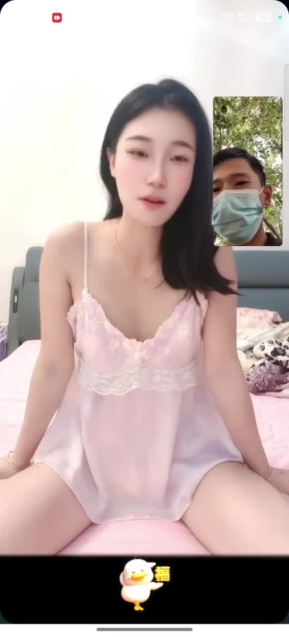 2048.vip-【原档泄密】南京风韵人妻网红白天户外长发清纯街拍 晚上床上同时伺候两根真实对白直接拉满