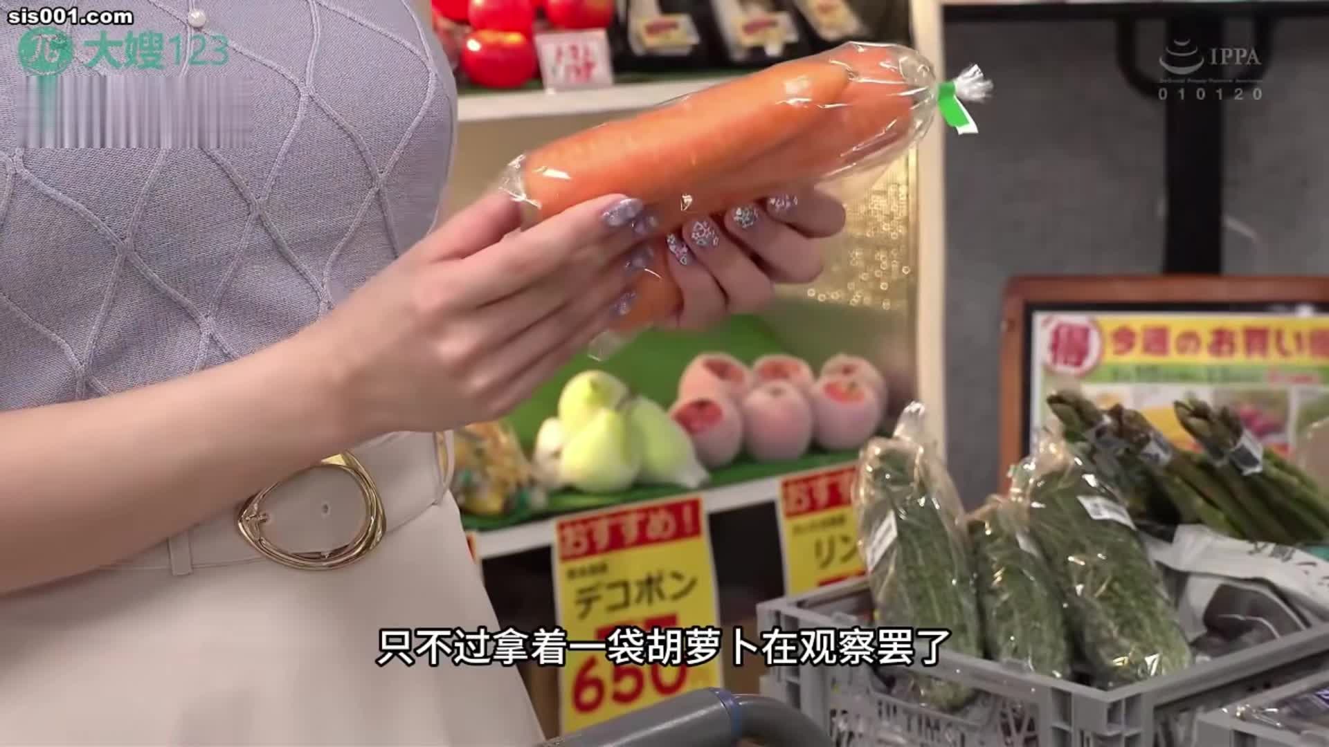 2048.vip-AV解说 大嫂123 有贺美奈穗 拿着蔬菜插阴道，其实就是太欠操，各种研究各种干，骚逼爽到直冒汗 RCTD-613