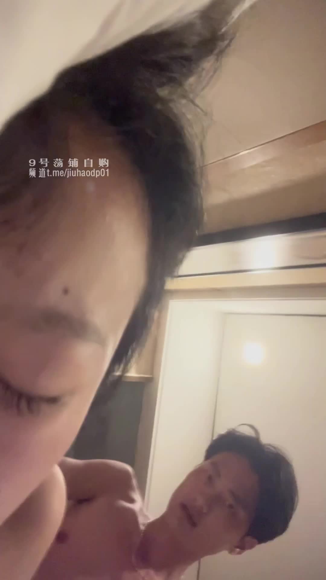2048.vip-带着唇钉的小骚货群P淫乱！享受后入的同时当然嘴里也不能闲着，场面非常淫乱不堪！有东京热那味儿了